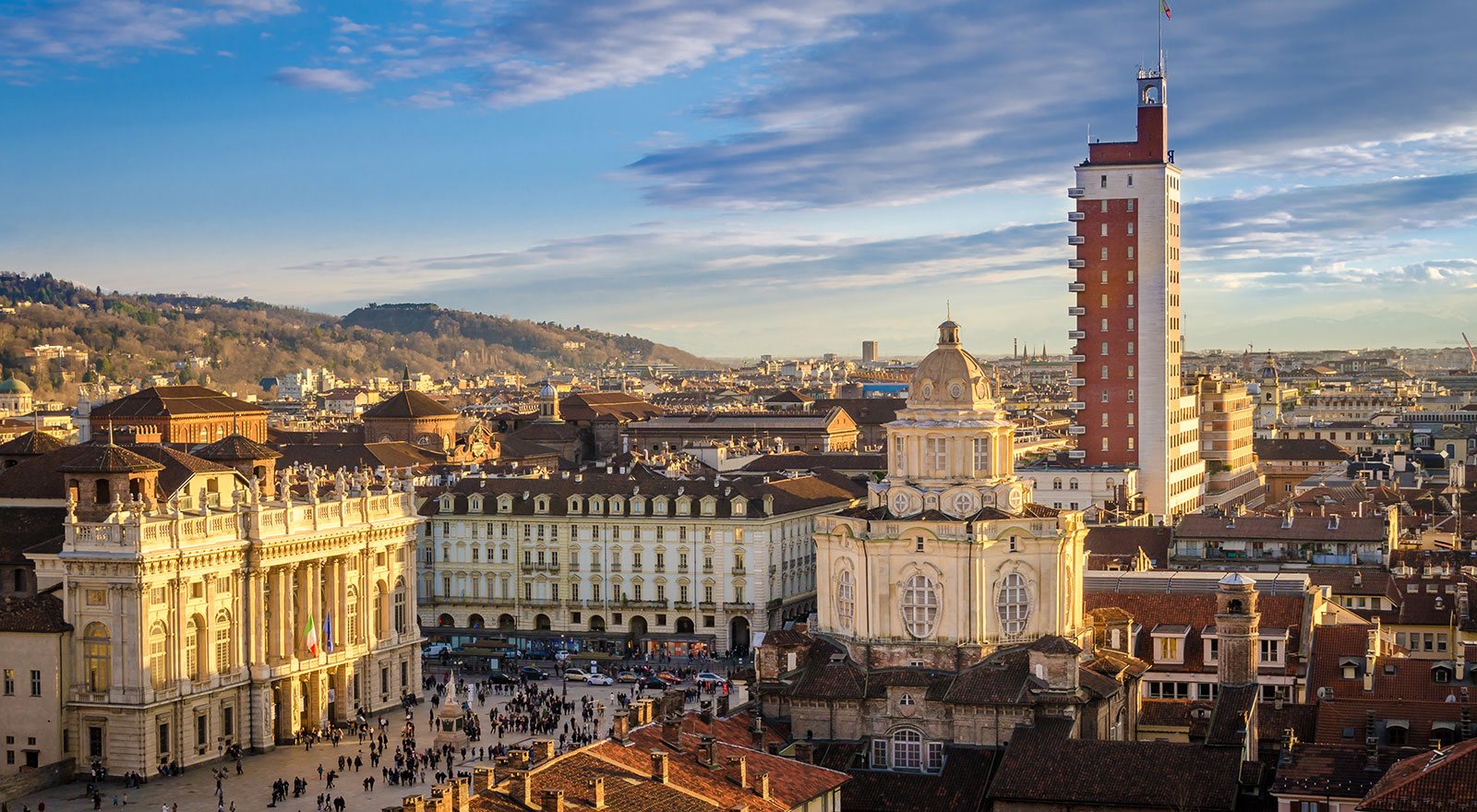 Si alternano immagini Hotel e di Torino