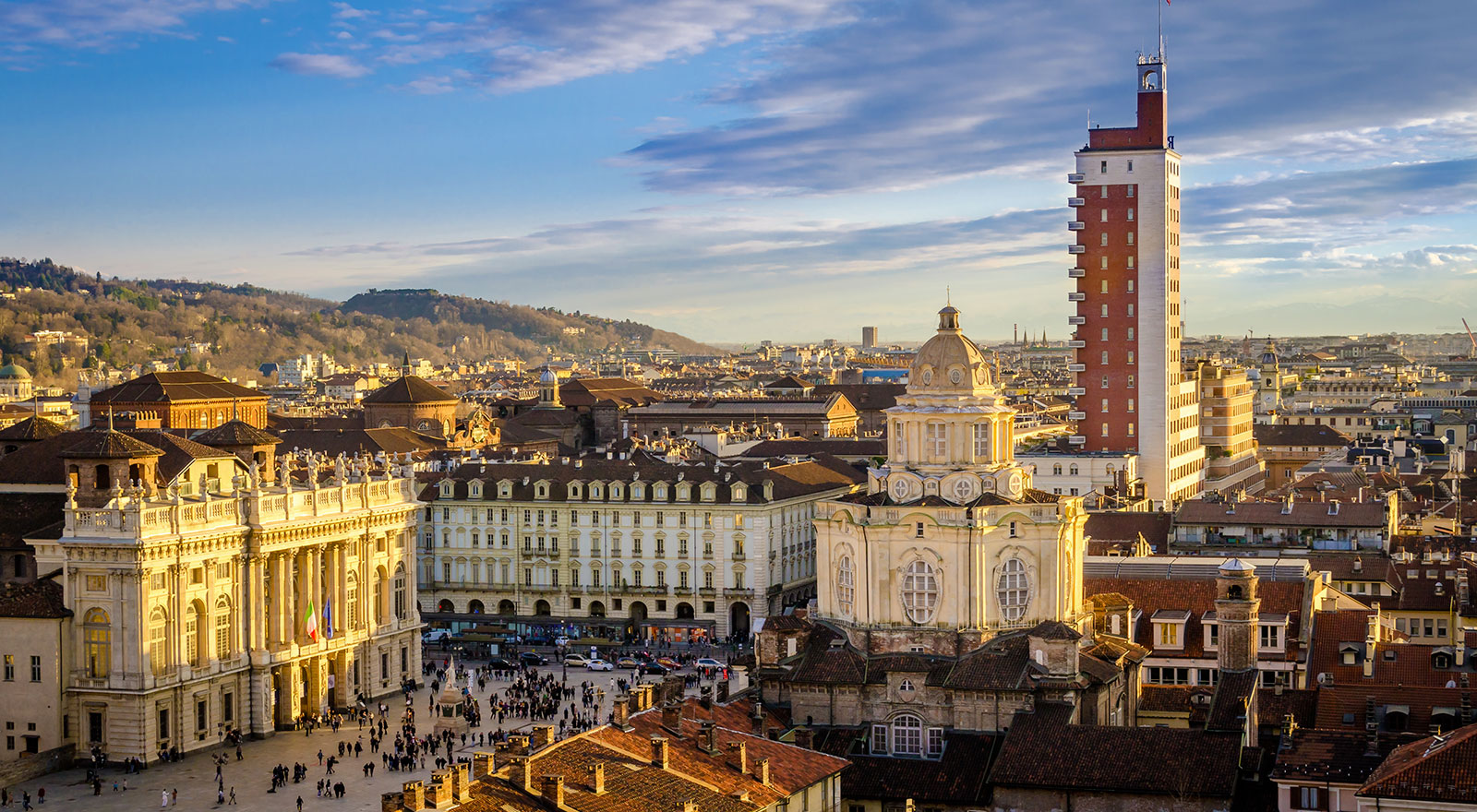 Si alternano immagini Hotel e di Torino