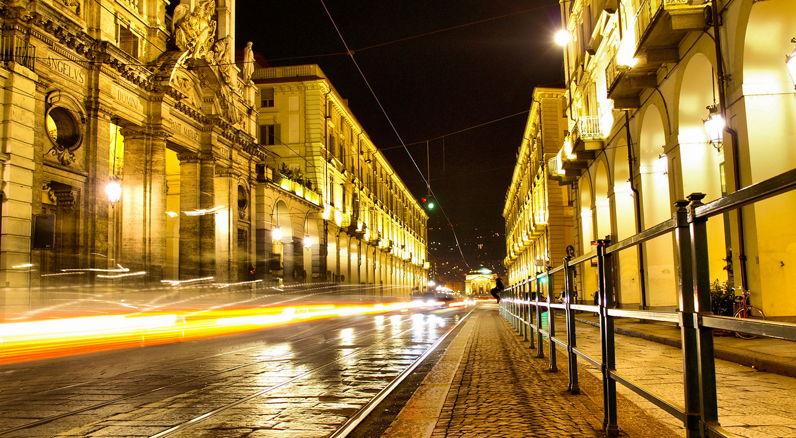 Si alternano immagini Hotel e di Torino